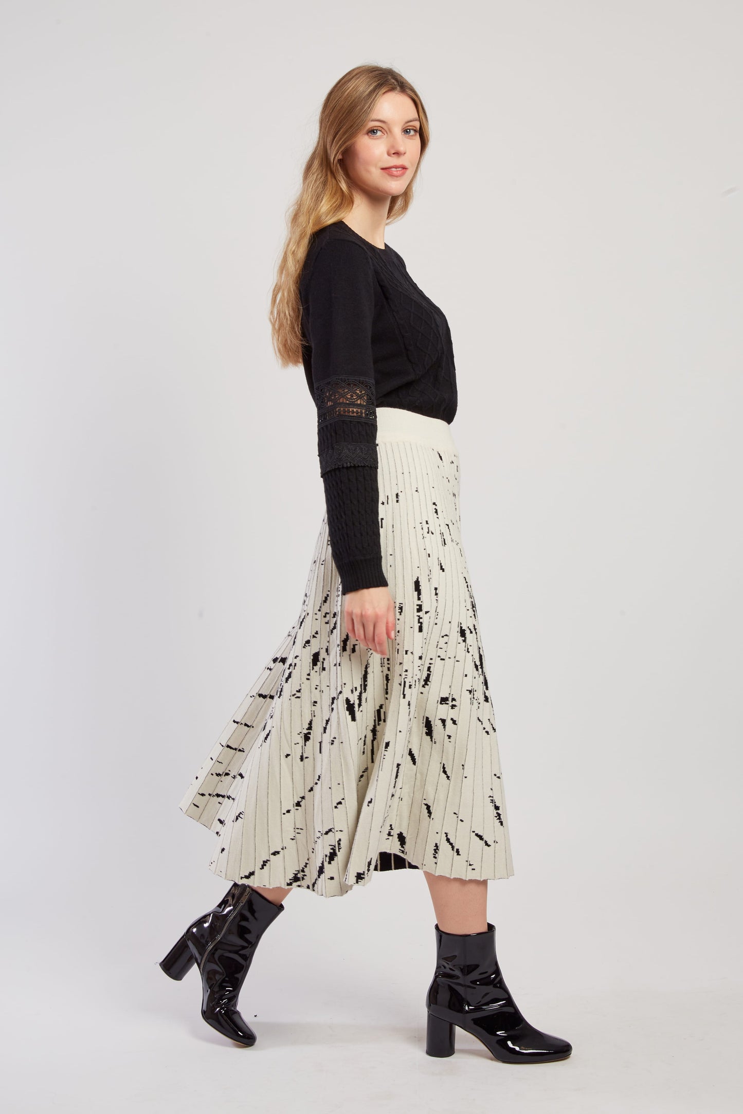 Derhy Abstract Print Pleated Skirt Galatea