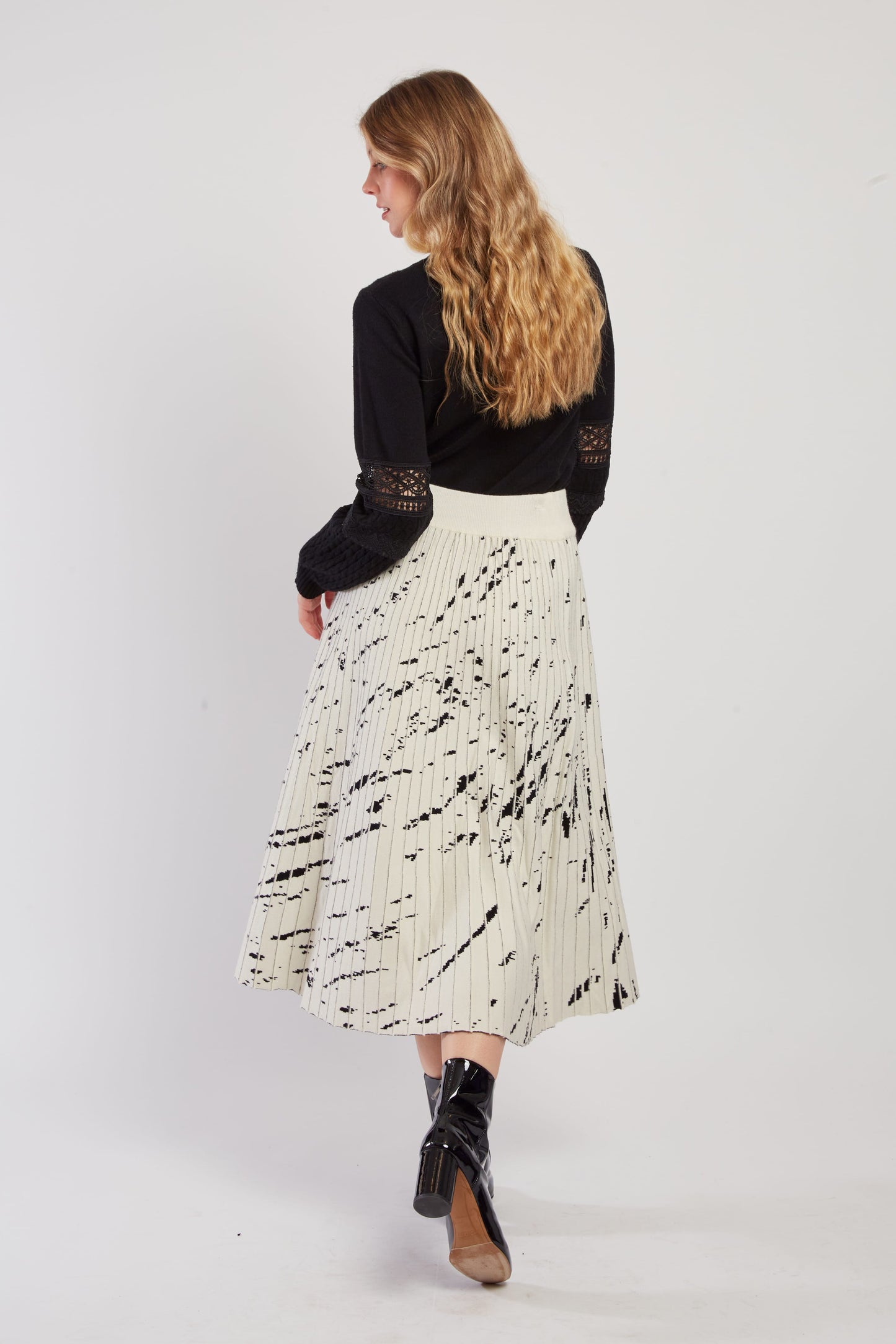 Derhy Abstract Print Pleated Skirt Galatea