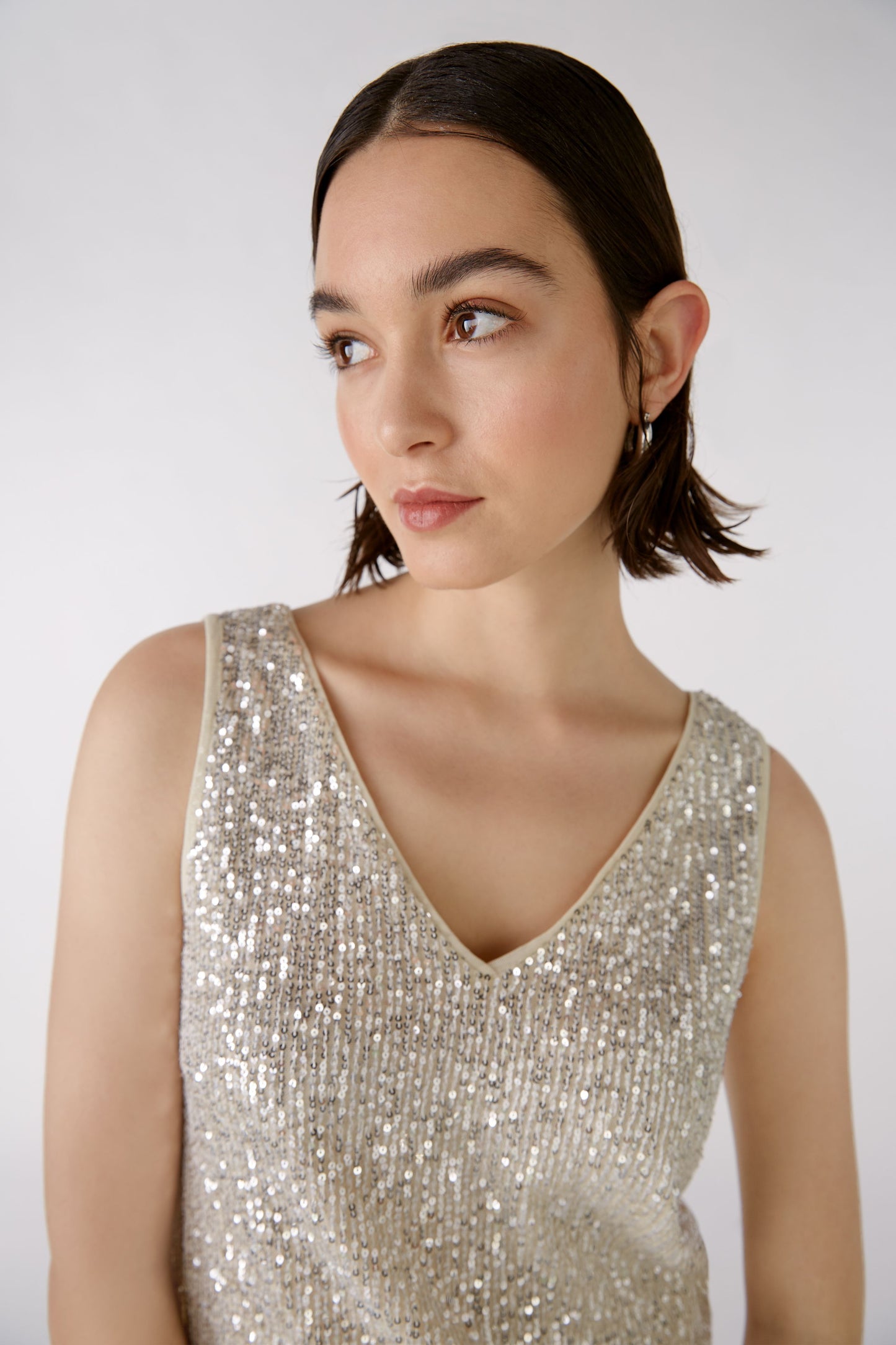 Oui Sequin Sleeveless V Neck Top 88306