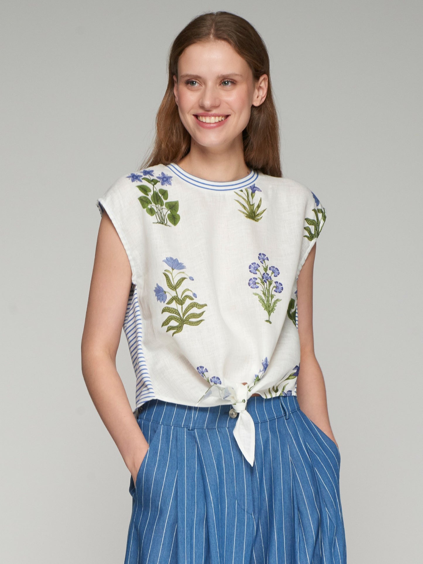 Vilagallo Floral Front T-Shirt 32245